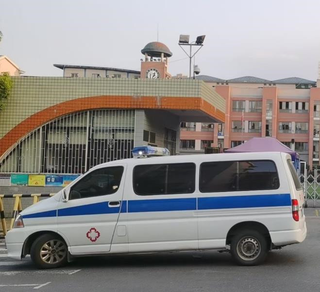 华亭救护车出租护送骨折病人一公里多少钱